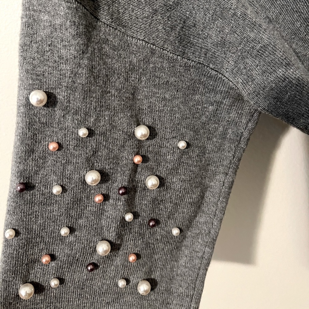 Gray top with multi-colored pearls on arms - Picture 3 of 4